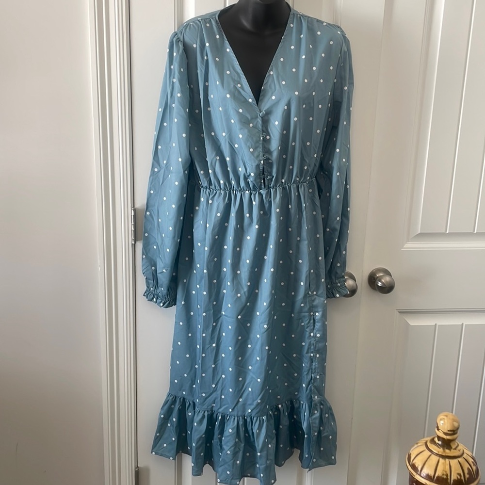 Polka dot dress with split
